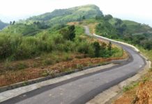 পাহাড়ে মেঘের মিতালী