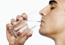 সকালে খালি পেটে পানি পানের উপকারিতা