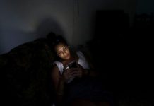 স্মার্টফোন আসক্তি: সামাজিক ও শারীরিক প্রভাব