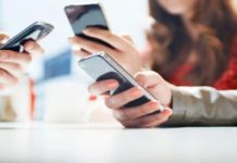 প্রেয়সীর চেয়ে ফোন প্রিয় ভারতীয়দের