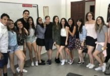 কলম্বিয়ায় বিশ্ববিদ্যালয়ের শিক্ষার্থীদের মিনিস্কার্ট পরে প্রতিবাদ