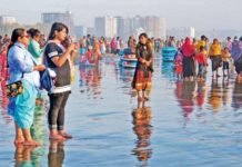 আতঙ্কে কক্সবাজার ছাড়ছেন পর্যটকেরা