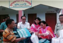 খাগড়াছড়িতে ৪৫ উদ্বাস্তু পরিবারের মাঝে প্রশাসনের ত্রাণ বিতরণ