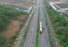 চীনে রেল লাইন ছাড়াই চলছে ট্রেন!