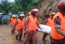 প্রবল বর্ষণে জনজীবন বিপর্যস্ত বান্দরবানে পাহাড় ধ্বসে নিহত ৪