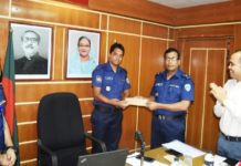 তথ্য প্রযুক্তিতে দক্ষতা প্রদর্শন বান্দরবানে পুলিশের দুই সদস্য পুরস্কৃত