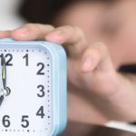 ভোরবেলা ঘুম থেকে উঠতে চান? তাহলে মেনে চলুন এই নিয়মগুলো