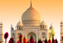 হারিয়ে যাবে তাজমহল?