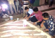 বান্দরবান শহরের পুরনো জেব্রা ক্রসিং চিহ্নিত করছে ছাত্রলীগ