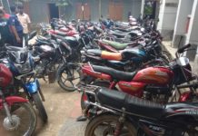 ট্রাফিক পুলিশের অভিযান: বান্দরবানের বাইশারিতে ৩৬ যানবাহন আটক