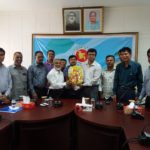 বান্দরবানে জেলা প্রশাসকের সাথে মতবিনিময় পরিবহন খাতে নৈরাজ্য বন্ধে জেলা প্রশাসকের হস্তক্ষেপ চাইলেন সাংবাদিকরা