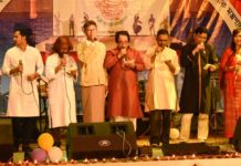 শিল্পের সৌরভে গৌরবে বান্দরবানে মঞ্চ মাতালেন এক ঝাঁক নবীন প্রবীণ শিল্পী