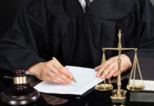 মৃত্যুদণ্ড দেওয়ার পর বিচারক কলমের নিব ভাঙেন কেন?