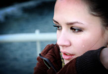 কীভাবে আটকাবেন নিজের কান্না?