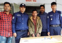 খাগড়াছড়িতে অস্ত্র গুলিসহ যুবক আটক