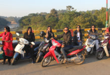 পাহাড় দাবড়ে বেড়াচ্ছেন নারী বাইকাররা