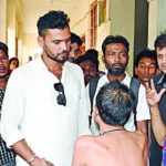 মাশরাফিকে নিয়ে ‘অশালীন’ স্ট্যাটাস দেয়ায় ৬ চিকিৎসককে কারণ দর্শানো নোটিশ