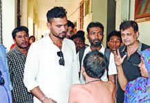 মাশরাফিকে নিয়ে ‘অশালীন’ স্ট্যাটাস দেয়ায় ৬ চিকিৎসককে কারণ দর্শানো নোটিশ