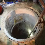 টয়লেটের ট্যাংক থেকে মোবাইল তুলতে গিয়ে মৃত্যু