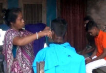১৫ বছর ধরে পুরুষের চুল-দাড়ি কাটছেন এই নারী!