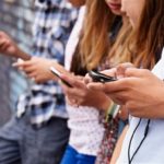 মোবাইল-কম্পিউটারের প্রতি আসক্তি কমাতে তৈরি করছে ইতালি