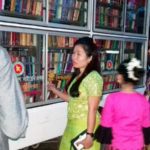 বান্দরবানের ঘরে ঘরে বই পৌঁছে দিচ্ছে ভ্রাম্যমাণ লাইব্রেরী
