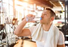 দাঁড়িয়ে পানি করছেন? জেনে নিন ৬টি মারাত্মক ক্ষতিকর দিক