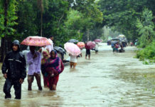 বাজালিয়ায় রাস্তা ডুবে বান্দরবানের সাথে সারা দেশের সড়ক যোগাযোগ বন্ধ