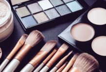 জেনে নিন অতিরিক্ত মেকআপ করার স্বাস্থ্যঝুঁকিগুলো