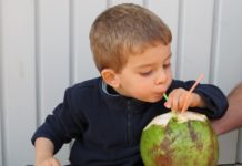 জেনে নিন আপনার শিশুর জন্য ডাবের পানি কতটা উপকারী?