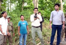 খাঁচায় বন্দি ময়না-শালিক উড়লো মুক্ত আকাশে