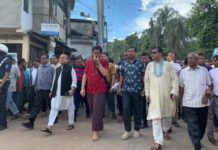 মা’কে শেষ বিদায় জানালেন বীর বাহাদুর