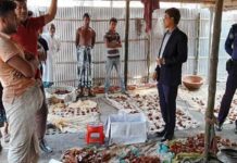 চিনির সঙ্গে ফিটকিরি ও আটা মিশিয়ে তৈরি হচ্ছে খেজুরের গুড়