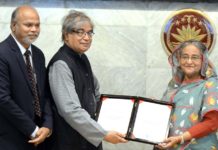 টেলিযোগাযোগ খাতে সাফল্যের জন্যে দু’টি আন্তর্জাতিক পুরষ্কার পেলেন প্রধানমন্ত্রী