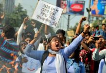 আসামে নাগরিকত্ব সংশোধনী বিলের প্রতিবাদে কারফিউ ভেঙ্গে রাস্তায় নেমেছে মানুষ