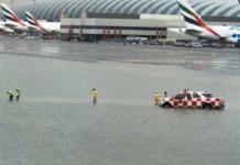 বন্যার পানিতে ডুবে গেছে দুবাইয়ের বিমানবন্দর