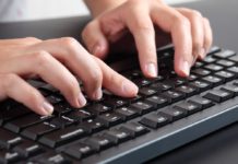 কম্পিউটারের কিবোর্ডের অক্ষর এলোমেলো থাকার কারণ