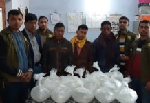 বান্দরবানে পুলিশের অভিযানে বিপুল পরিমাণ চোলাই মদ উদ্ধার