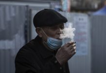 ধূমপায়ীদের করোনাভাইরাসে আক্রান্তের ঝুঁকি কেমন?