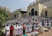 লকডাউন মানা হচ্ছে না মসজিদে