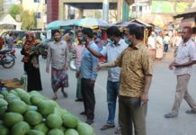 খাগড়াছড়িতে দ্রব্যমূল্যের উর্ধগতি ঠেকাতে মাঠে নামলেন মেয়র