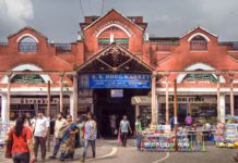 কলকাতা নিউমার্কেটে করোনা প্রতিরোধক টানেল চালু