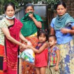 ঘরে ঘরে শিশু খাদ্য পৌঁছে দিলেন খাগড়াছড়ির শিক্ষকরা