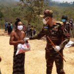 বান্দরবানের দূর্গম পাহাড়ে হেলিকপ্টারে ত্রাণ পৌঁছালো সেনাবাহিনী