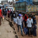 লকডাউন উপেক্ষা করেই বাড়ি ফিরছে মানুষ