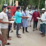 ইফতারি নিয়ে রোজাদারদের পাশে ছাত্রলীগ