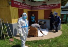 মুখ থুবড়ে পড়ে ছিল বৃদ্ধের মরদেহ ; করোনা পরীক্ষার জন্য নমুনা সংগ্রহ