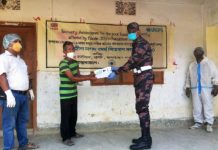 থানচিতে ক্ষতিগ্রস্থ পরিবারের মাঝে নগদ অর্থ বিতরণ