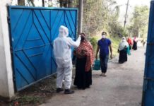 লকডাউনের ২ দিনের মাথায় আবারো চালু হয়েছে লুম্বিনী গার্মেন্টস; স্বাস্থ্যবিধি মানার নির্দেশনা প্রশাসনের