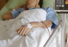 করোনায় আক্রান্ত বয়স্ক ব্যক্তিদের উপসর্গ ও পরিচর্যায় পার্থক্য